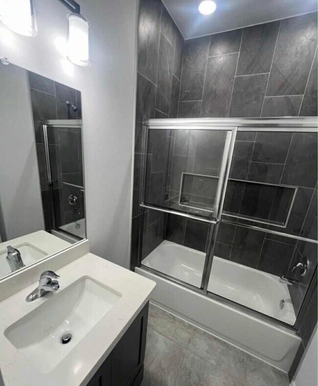 Building Photo - 1504 Estudiantes Dr