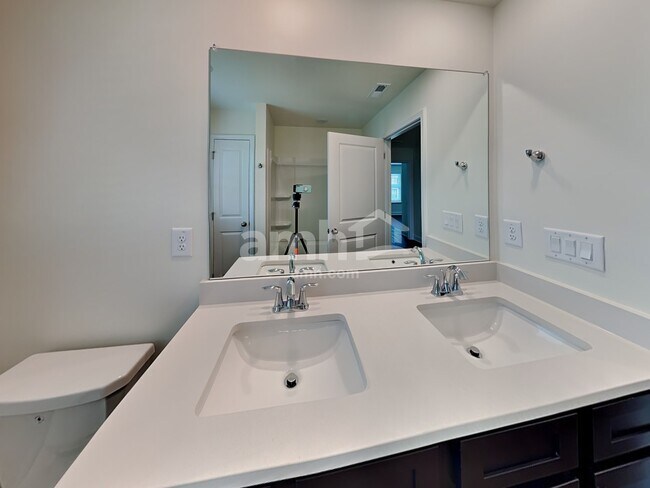 Building Photo - 129 Pecan Dr