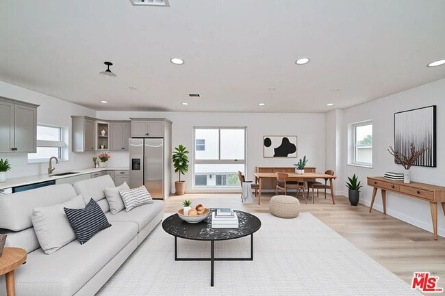 Building Photo - 1106 Queen Anne Pl