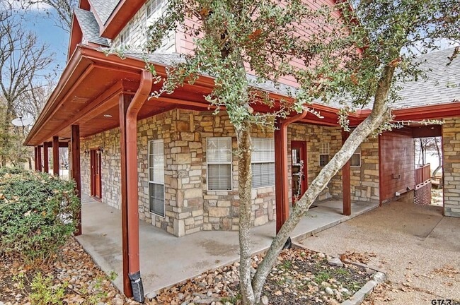 Building Photo - 643 Private Rd 7330