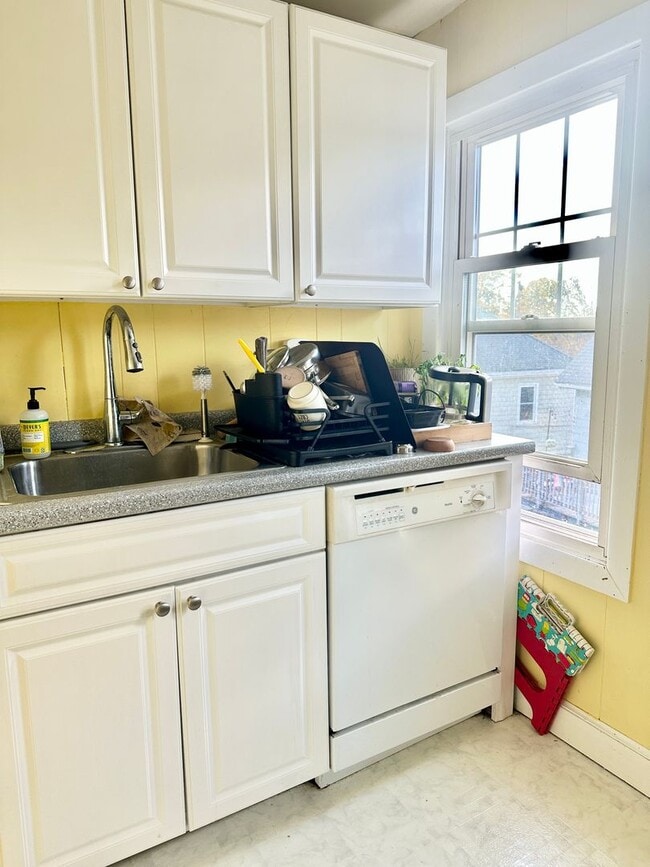 Building Photo - 66-68 Exeter St