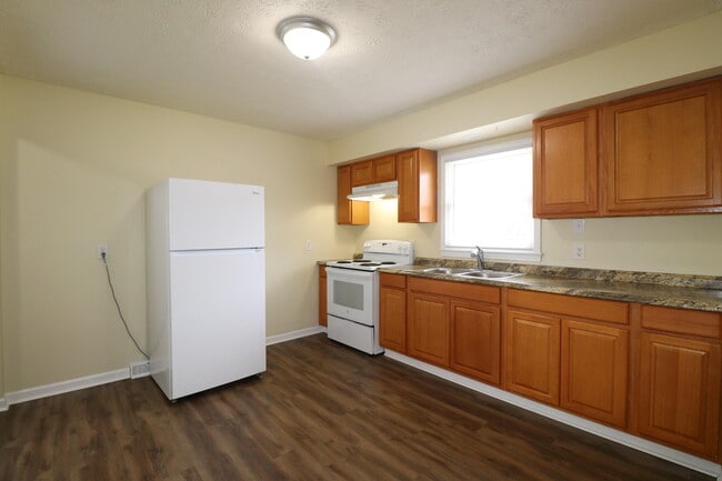 Building Photo - 319 Edgewood Dr