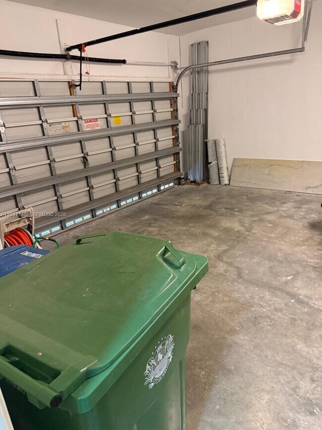 Building Photo - 1531 Passion Vine Cir