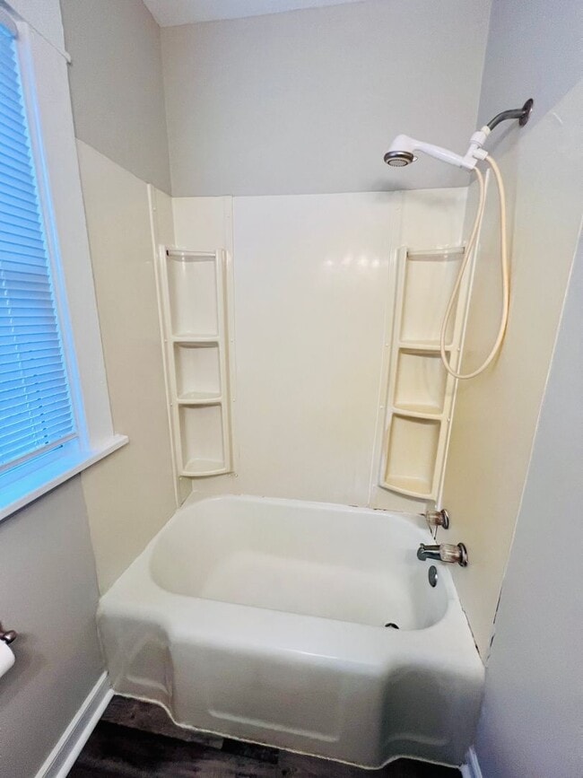 Building Photo - Beautifully Renovated 4bdrm/2bth Home Located in Richmond's Southside!!