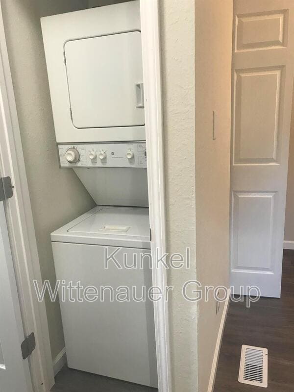 Building Photo - 19 Twin Oaks Dr