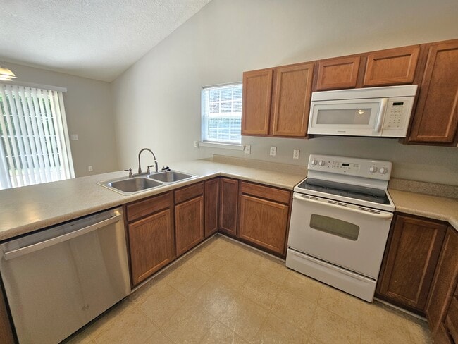 Building Photo - 35 Waukegan Way