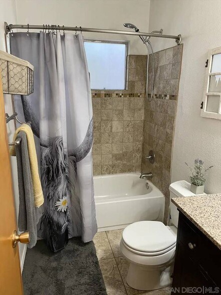 Master bathroom - 7627 Pine Blvd