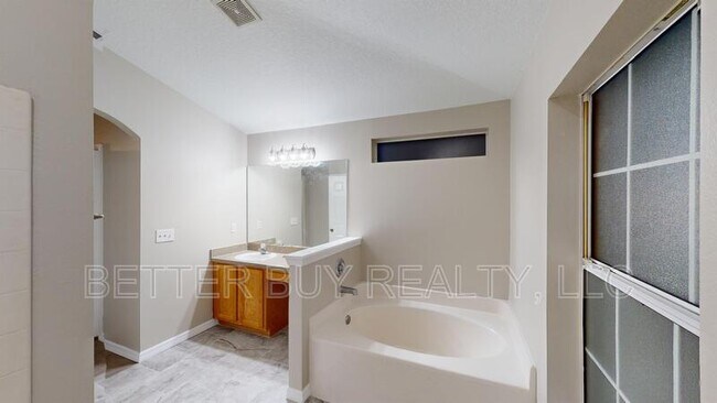 Building Photo - 23 Burning Tree Pl