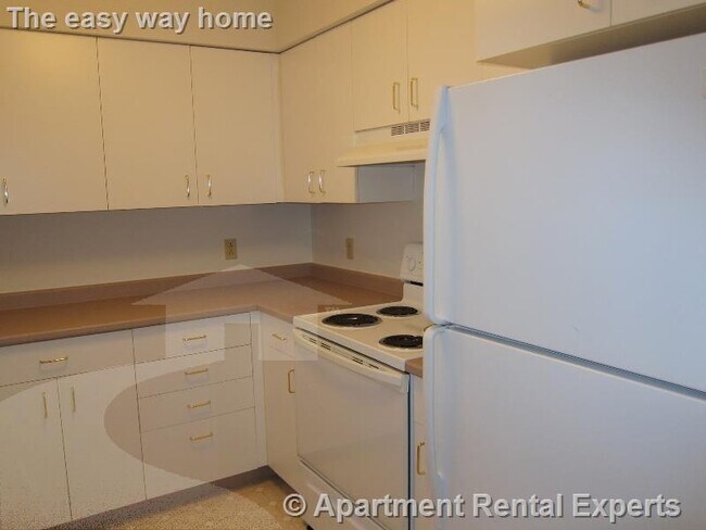 Building Photo - 632 Massachusetts Ave