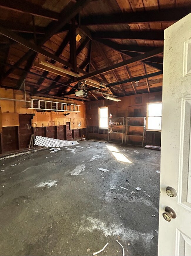 Building Photo - 540 Ripple St