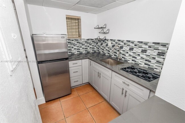 Building Photo - 4747 Collins Ave