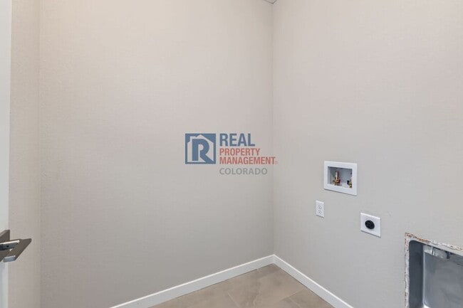 Building Photo - 1759 Peak Lp