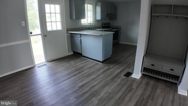 Building Photo - 1721 Springhouse Ct