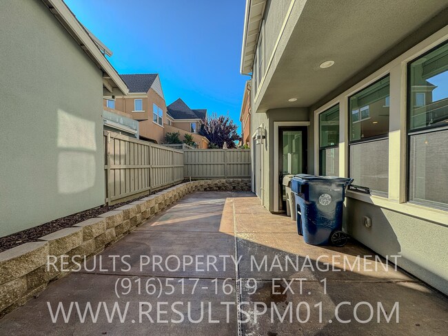 Building Photo - Beautiful 4 Bedroom Home in McKinley Villa...