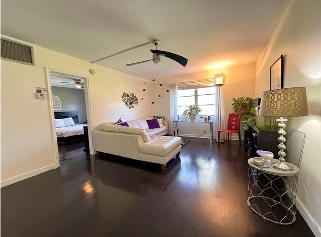 Building Photo - 1950 N Andrews Ave