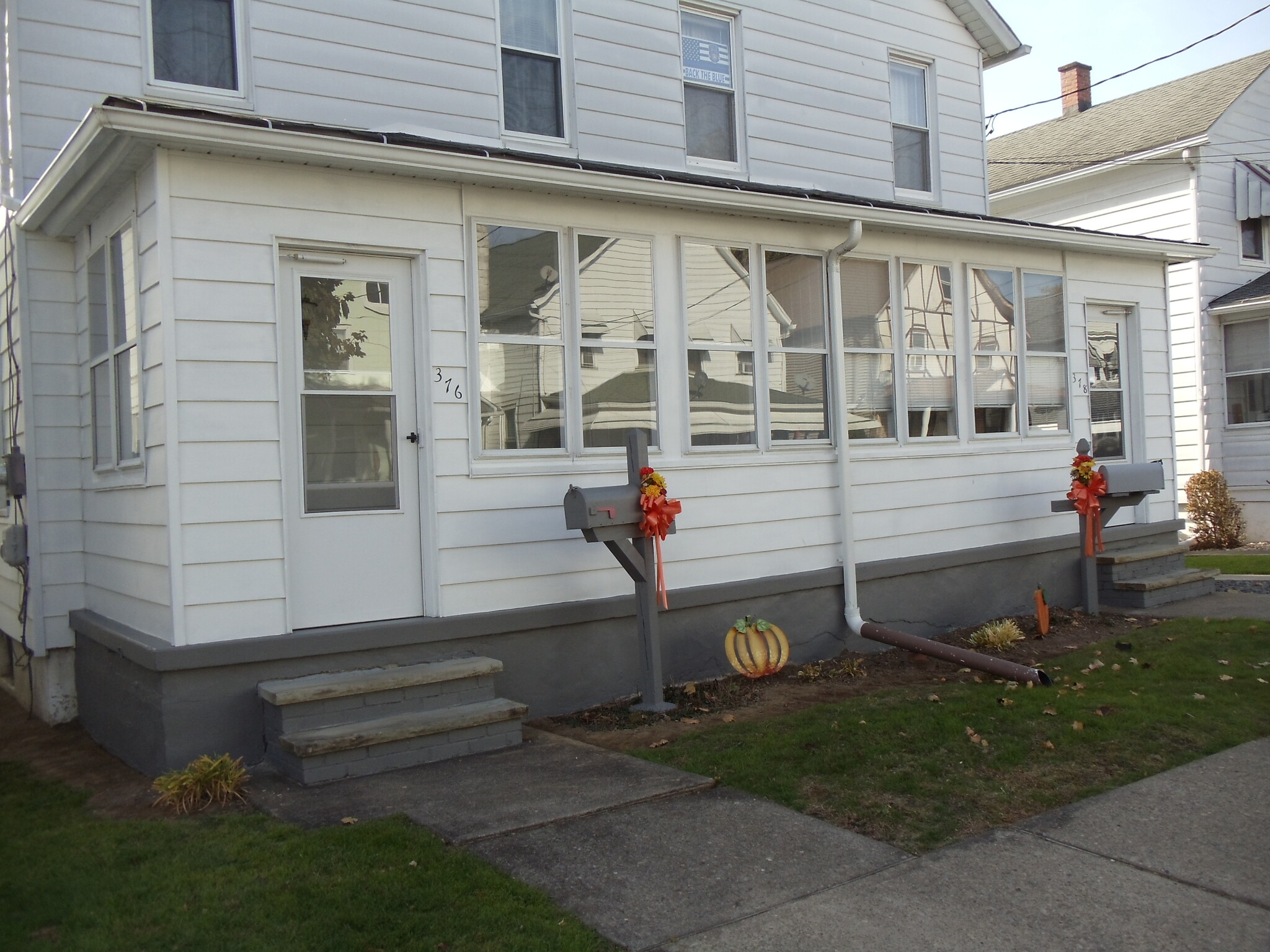 Building Photo - 376 Miller St