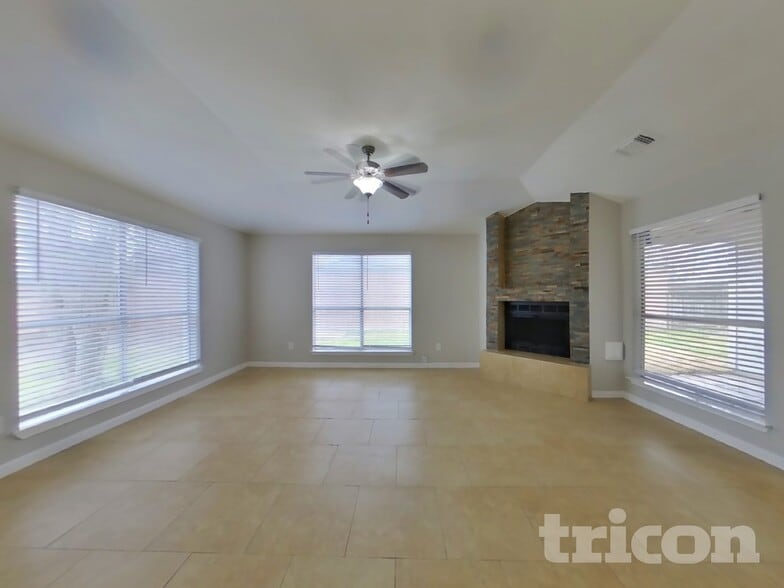 Building Photo - 16006 Camino Del Sol Dr