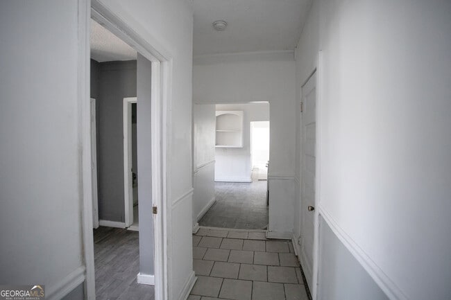 Building Photo - 402 Boulevard St