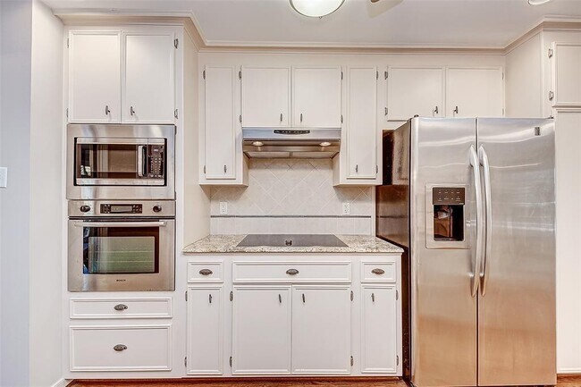 Building Photo - 201 Vanderpool Ln
