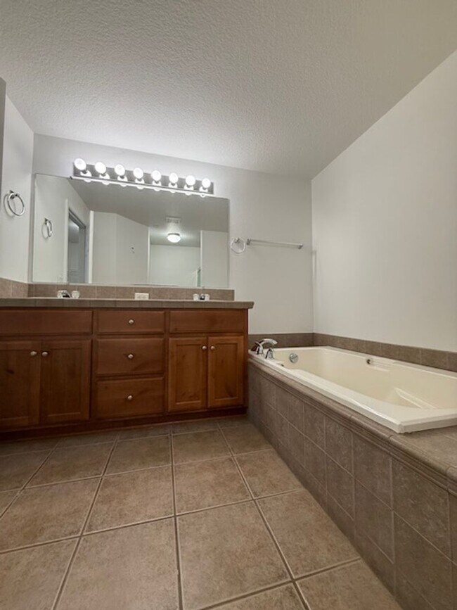 Building Photo - 3 Bedroom 2.5 Bath Forest Grove OR