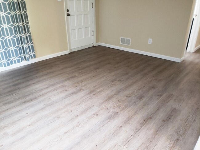 Building Photo - 2803 Normandy Rd