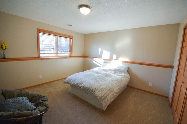 Building Photo - Incredible home in desirable Hart Farms location!