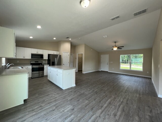Building Photo - **MOVE-IN SPECIAL NO APPLICATION FEES FOR APPROVED APPLICANTS/2 WEEKS FREE RENT/Beautiful Home fo...