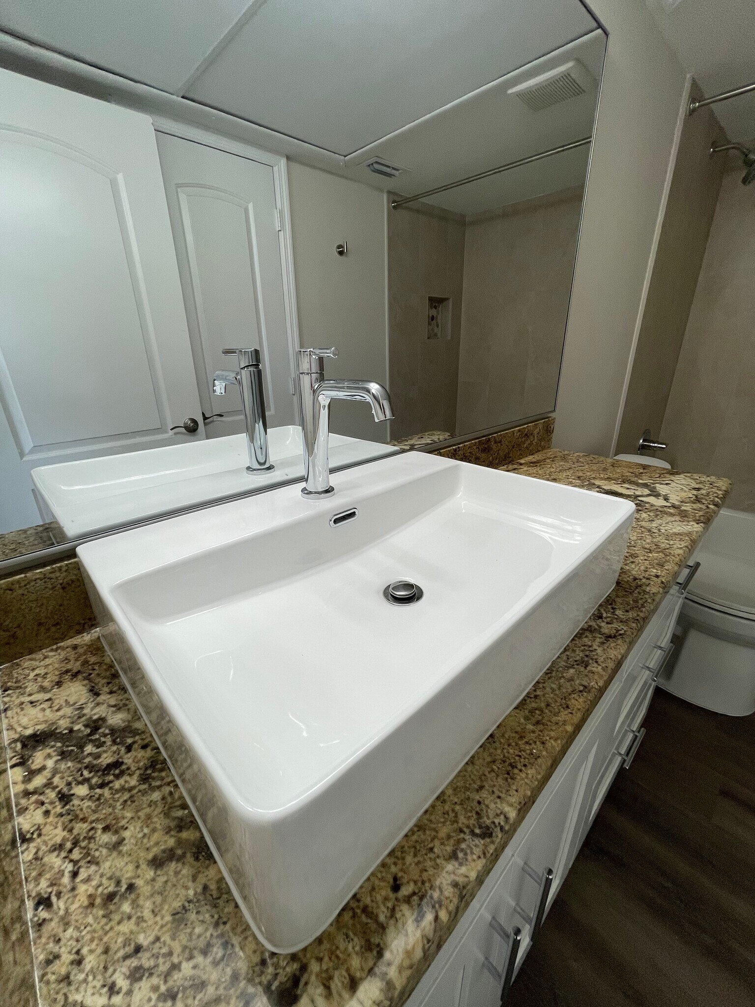 Building Photo - 2850 N Oakland Forest Dr