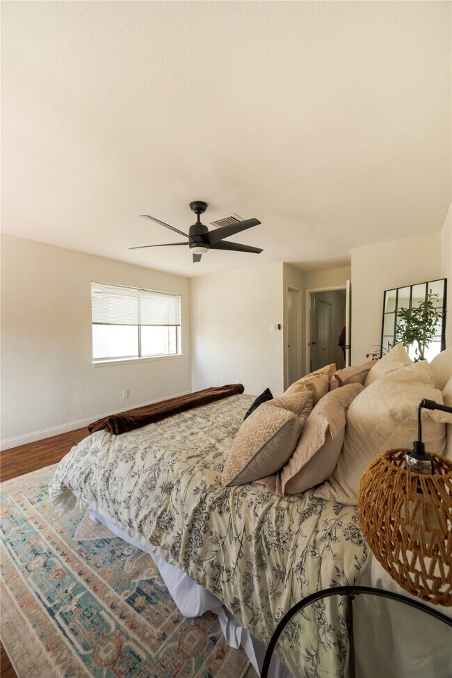 Building Photo - 1829 Augusta Dr