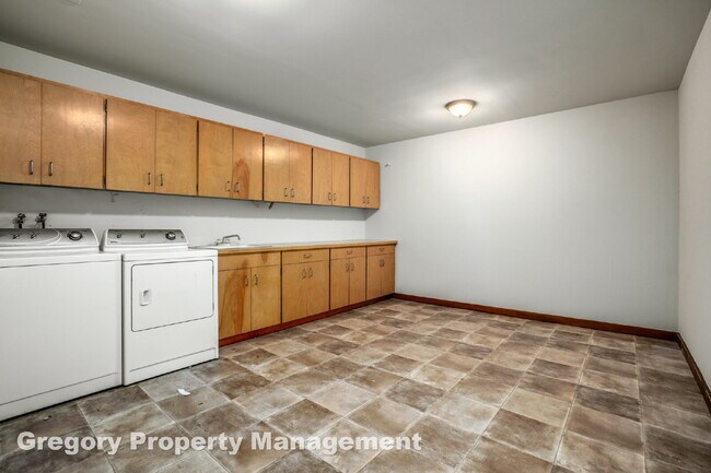 Building Photo - Outstanding Lake Sammamish Views. Private ...