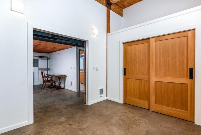 Building Photo - 1 bedroom in Seattle WA 98122