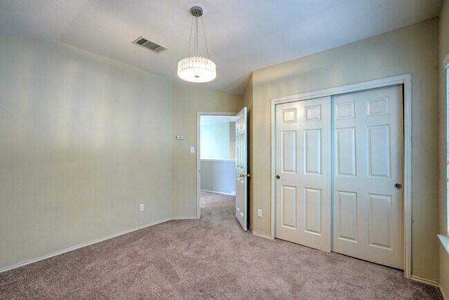 Building Photo - 807 Settlement St