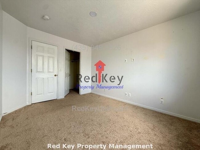 Building Photo - 700 S Single Family Home