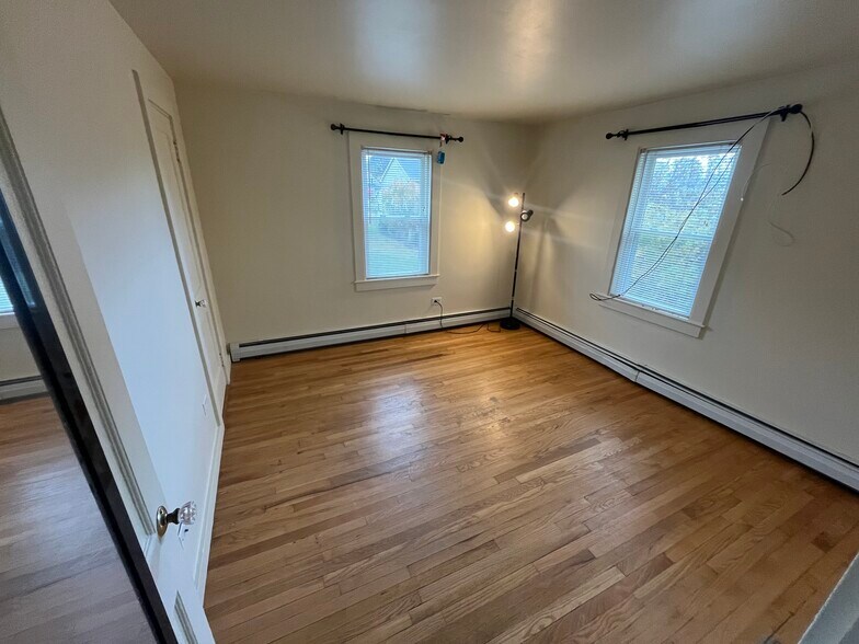 Building Photo - 34 Miles St