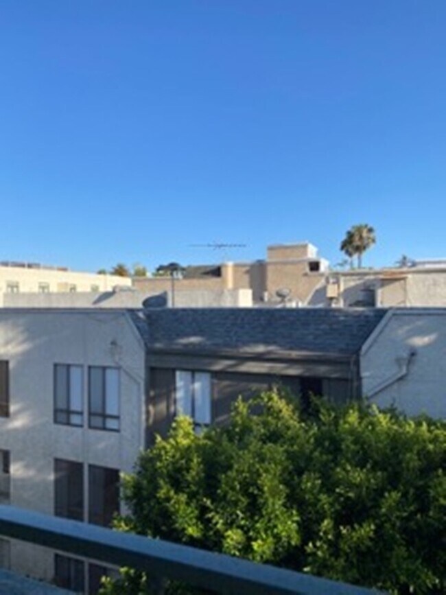 Building Photo - 454 S Oakhurst Dr