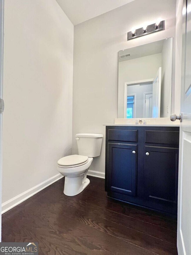 Building Photo - 370 Broadmoor Dr