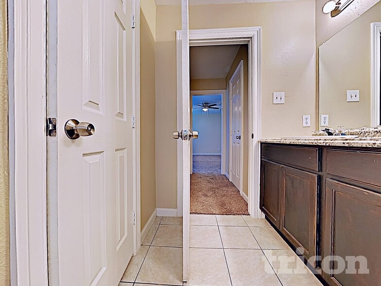 Building Photo - 12926 Abalone Way