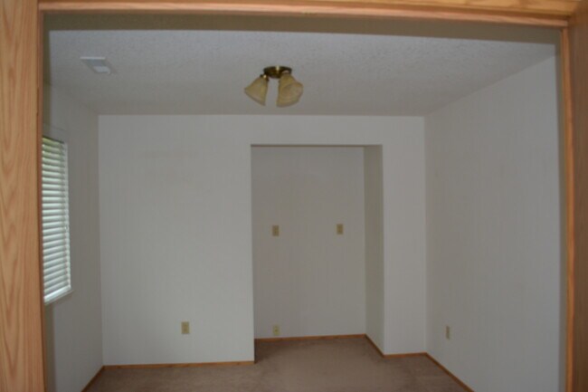 Building Photo - 412 NE 175th Ave