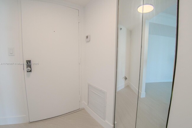 Building Photo - 18181 NE 31st Ct