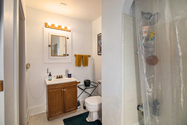 Building Photo - 407 N Ashley St