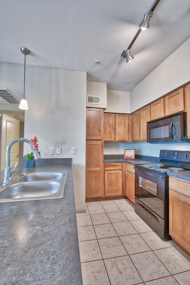 Building Photo - 7630 Amelia Rd