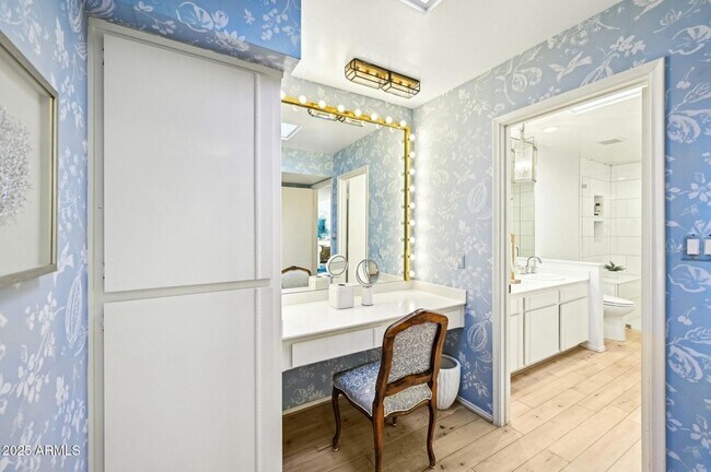 Building Photo - 8733 E Vía De Viva