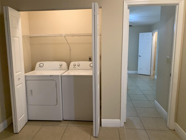 Building Photo - 3370 Pinewalk Dr N