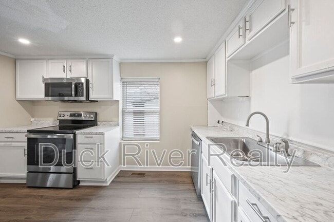 Building Photo - 317 E 17th St