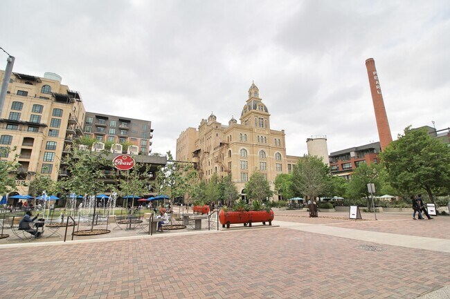 Building Photo - Downtown 3 bedroom 2 bath gorgeous remodel