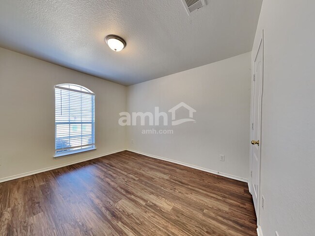 Building Photo - 824 Wilderness Pass