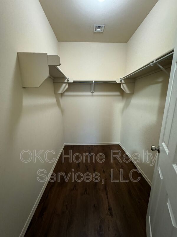 Building Photo - 13228 Bridgewater Dr