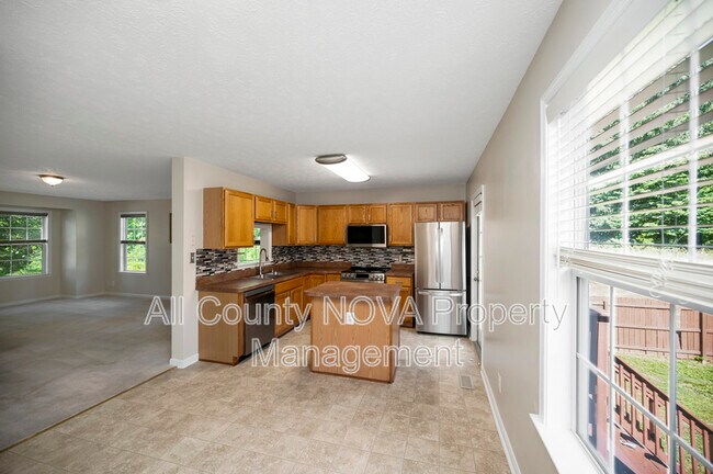 Building Photo - 610 Kensington Dr