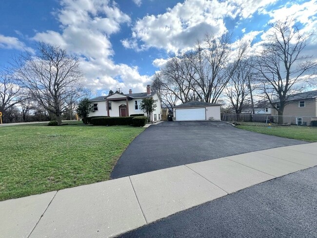 Building Photo - 717 E Clarendon Dr