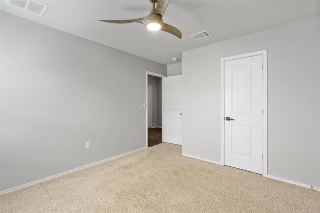 Building Photo - 6021 Roderick Dr